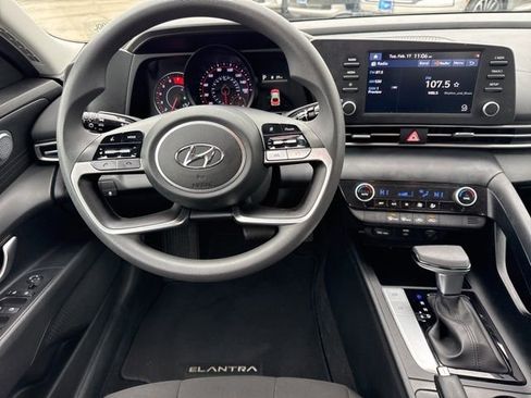 Used 2022 Hyundai Elantra SEL image 19