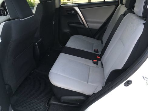 Used 2018 Toyota RAV4 XLE AWD/4WD image 27