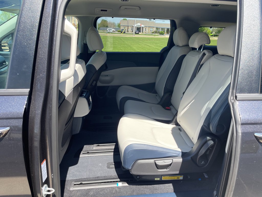 New 2026 Kia Carnival EX FWD image 10