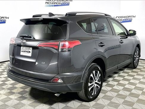 Used 2018 Toyota RAV4 LE image 9