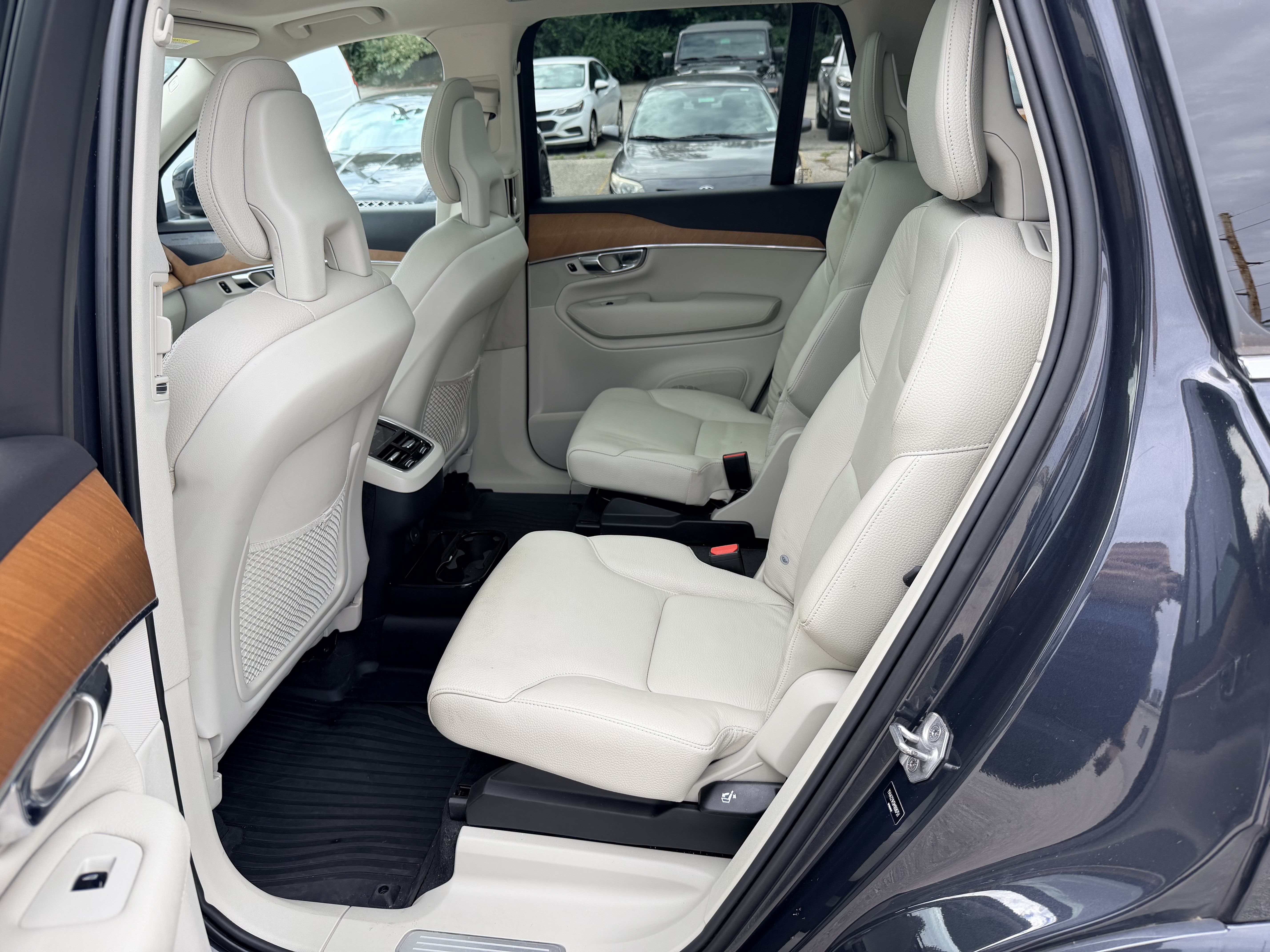 Used 2021 Volvo XC90 T6 Momentum w/ Advanced Package AWD/4WD image 10