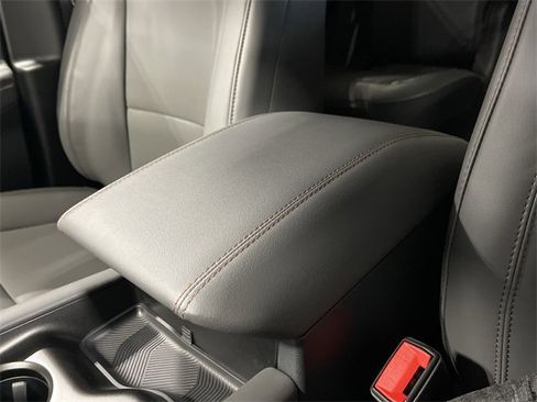 Used 2025 Ford Explorer Active w/ Active Comfort Package image 26