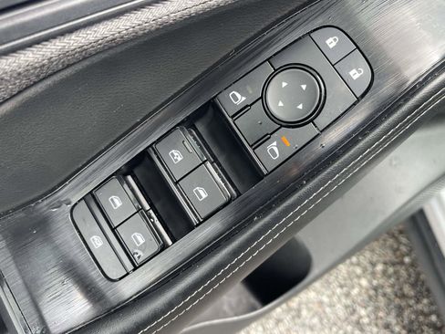 Used 2023 Nissan Rogue SV FWD image 17