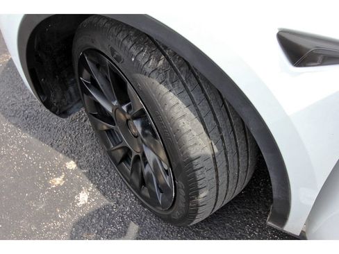 Used 2023 Tesla Model Y Long Range AWD/4WD image 31