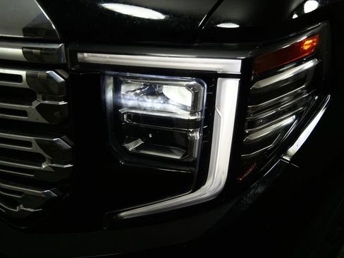 Used 2023 GMC Sierra 1500 Denali w/ Denali Reserve Package AWD/4WD image 7
