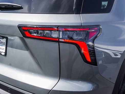 New 2026 Chevrolet Equinox LT w/ Midnight Edition FWD image 7