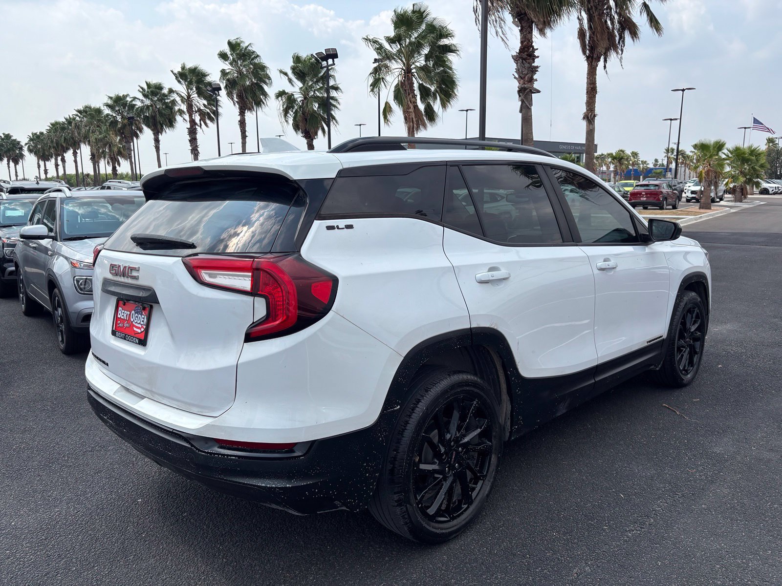 Used 2024 GMC Terrain SLE w/ Driver Convenience Package FWD image 6