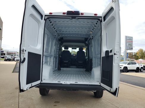 Used 2025 RAM ProMaster 2500 w/ Storage Group image 22