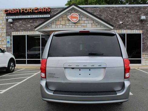 Used 2016 Dodge Grand Caravan SXT FWD image 6