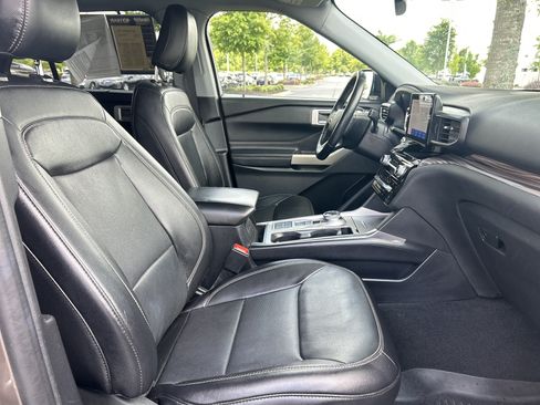Used 2021 Ford Explorer Limited w/ Equipment Group 301A RWD image 31
