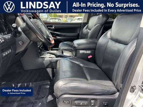 Used 2013 Lexus LX 570 4WD w/ Luxury Pkg image 11