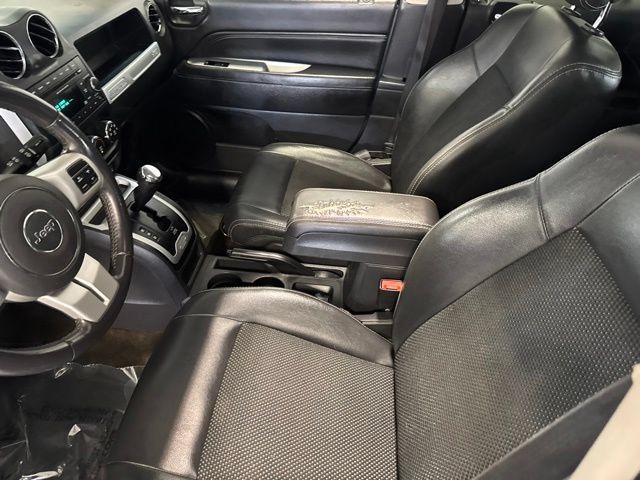 Used 2016 Jeep Compass Latitude w/ Sun/Sound Group AWD/4WD image 31
