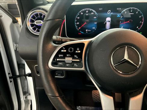 Used 2020 Mercedes-Benz GLB 250 4MATIC image 20