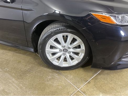 Used 2018 Toyota Camry LE image 14