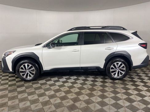 Used 2025 Subaru Outback Premium AWD/4WD image 10