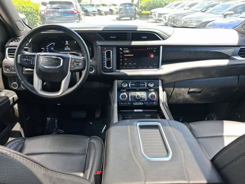 Used 2024 GMC Yukon XL Denali AWD/4WD image 7