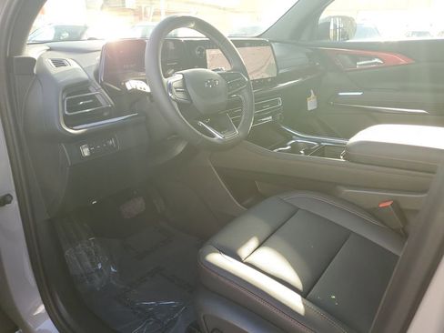 New 2026 Chevrolet Traverse Z71 w/ Driver Confidence Package image 21