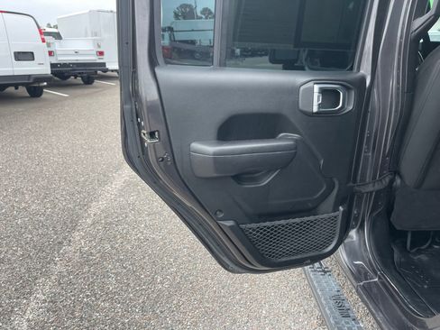 Used 2018 Jeep Wrangler Unlimited Sport S image 22