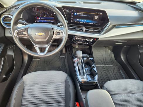 Used 2025 Chevrolet Trax LT w/ Driver Confidence Package image 10