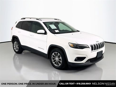 Used 2019 Jeep Cherokee Latitude Plus image 3