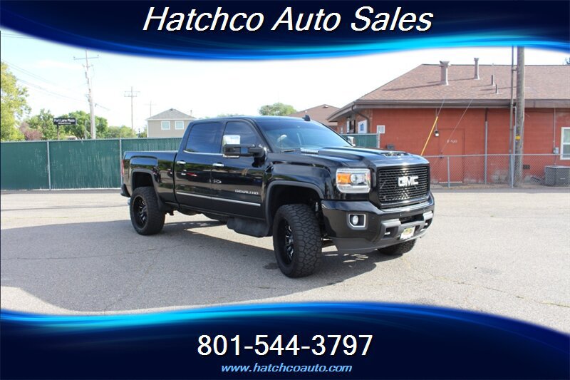 Used 2017 GMC Sierra 2500 Denali w/ Duramax Plus Package AWD/4WD image 7