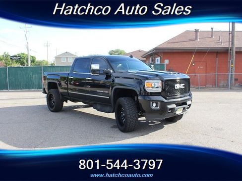 Used 2017 GMC Sierra 2500 Denali w/ Duramax Plus Package AWD/4WD image 7