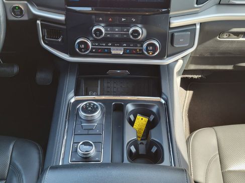 Used 2024 Ford Expedition XLT image 23