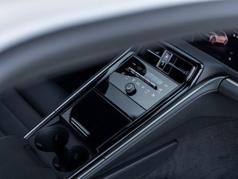 Certified 2025 Porsche Panamera 4 AWD/4WD image 47