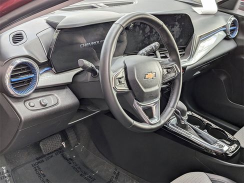 Used 2025 Chevrolet Trax LT w/ LT Convenience Package image 15