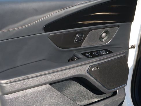 Used 2024 Lincoln Nautilus Reserve w/ Equipment Group 202A image 17