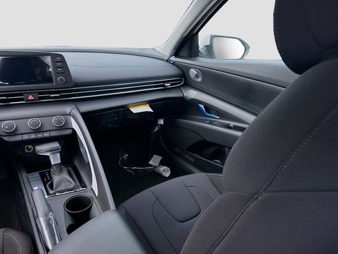 New 2026 Hyundai Elantra SE FWD image 16