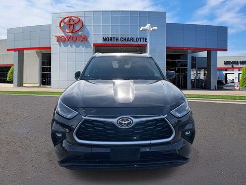Used 2021 Toyota Highlander XLE image 4