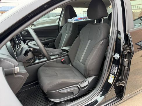 Used 2023 Hyundai Elantra SE FWD image 11