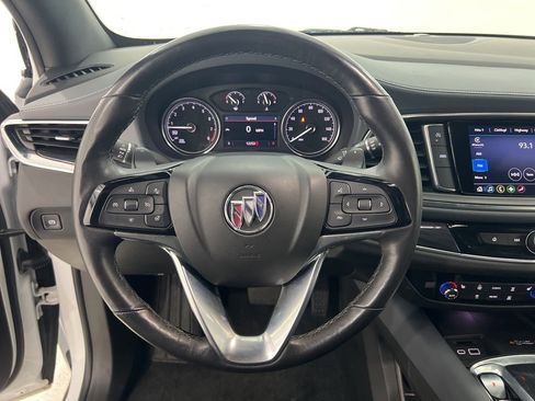 Used 2022 Buick Enclave Essence image 10