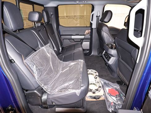 New 2026 Ford F250 Lariat w/ Black Appearance Package AWD/4WD image 16