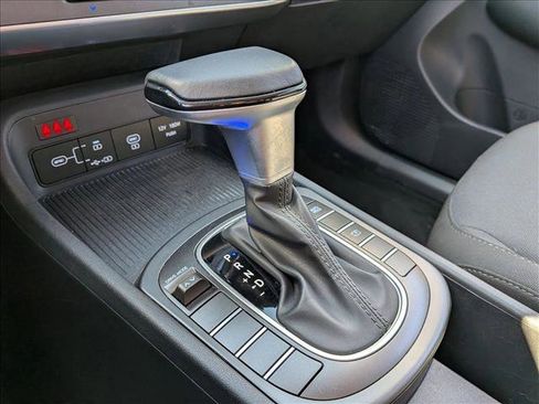 Used 2025 Hyundai Kona SEL image 11