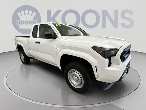 Used 2024 Toyota Tacoma SR RWD image 10