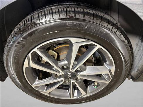 Used 2022 Kia Forte LXS FWD image 17