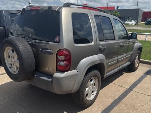 Used 2006 Jeep Liberty Sport AWD/4WD image 4