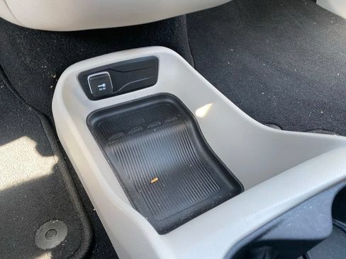 Used 2020 Chrysler Voyager LX FWD image 23
