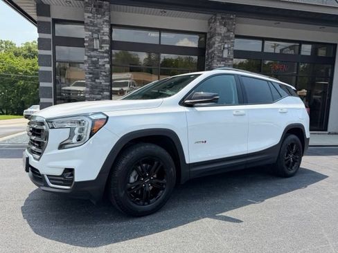 Used 2023 GMC Terrain AT4 AWD/4WD image 3