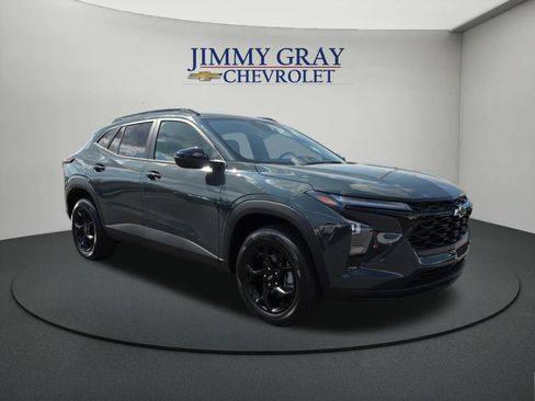 New 2026 Chevrolet Trax LT w/ Driver Confidence Package FWD image 7