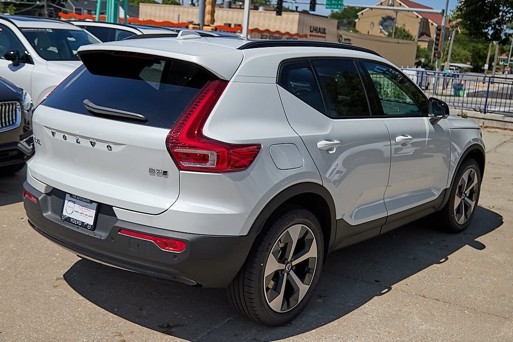 New 2026 Volvo XC40 B5 Plus w/ Climate Package AWD/4WD image 9