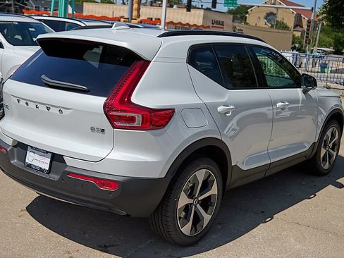 New 2026 Volvo XC40 B5 Plus w/ Climate Package AWD/4WD image 9