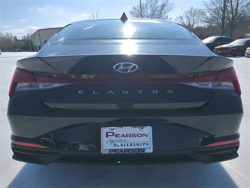 Used 2023 Hyundai Elantra SEL w/ Convenience Package image 5