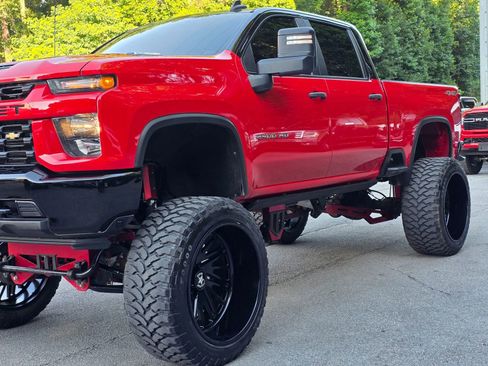 Used 2022 Chevrolet Silverado 2500 Custom w/ Custom Value Package AWD/4WD image 3
