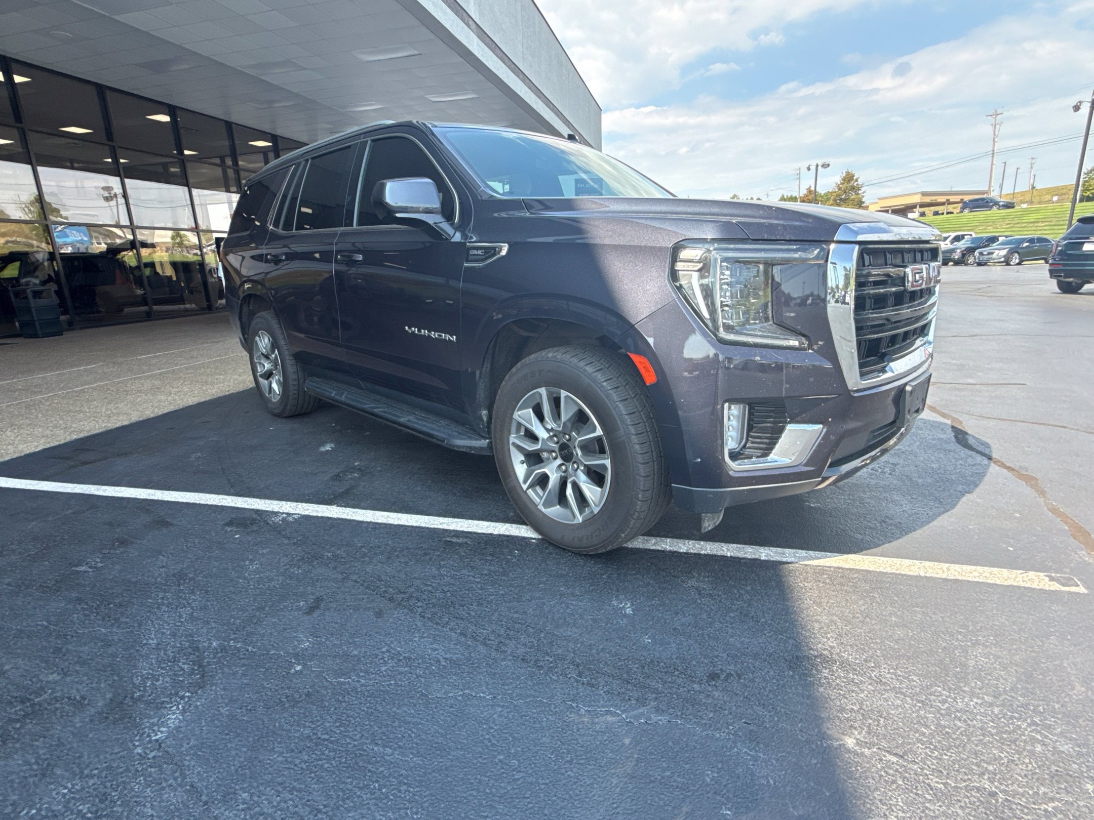 Used 2023 GMC Yukon SLE RWD image 7