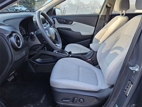 Used 2023 Hyundai Kona SEL image 3