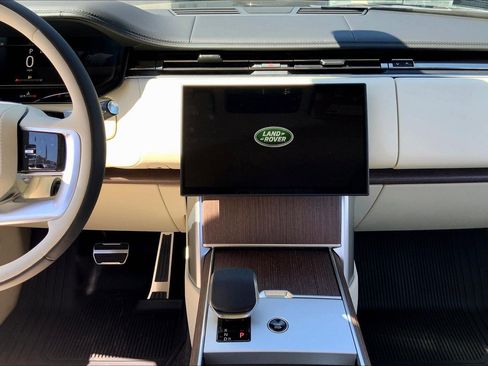 New 2025 Land Rover Range Rover SE image 7