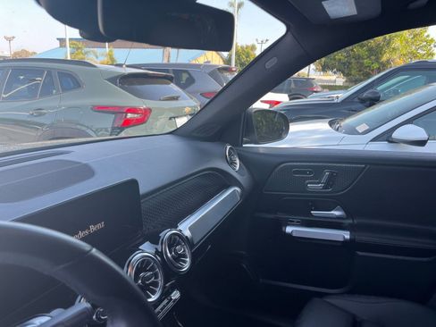 Used 2025 Mercedes-Benz GLB 250 4MATIC image 36